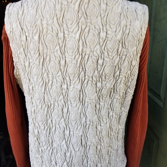 Vest - Picture 3 of 4